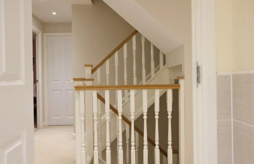 Luxury 6-Bedroom House 5 minutes from Bicester Village Shopping Outlet - Perfect for Business and Family Stays! Private Parking for 4 Cars! - Photo 42