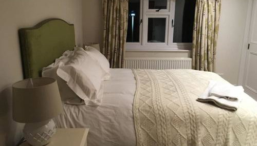 St Anthony’s, bright perkily decorated 3 bedroom house - Photo 3