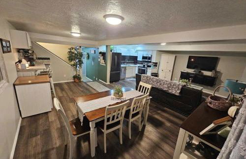 Centrally Located 1500 SqFt Private Guest Suite with Hot Tub - Foto 12