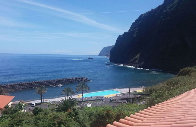 P Delgada 3-bed House, Sleeps 6, Parking & Seaview - Foto 1