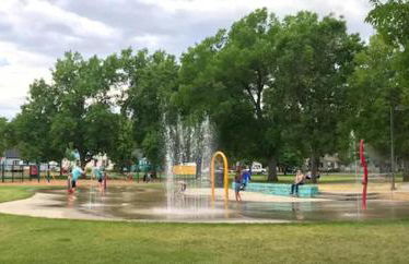 Bo's Big Green Charming Retreat Hot Tub Games - Foto 40