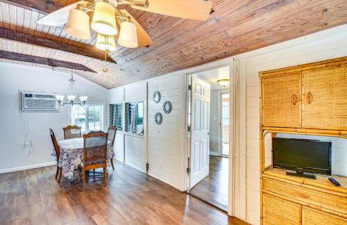 Cozy Cottage with Deck Walk to Lake of the Ozarks! - Foto 6