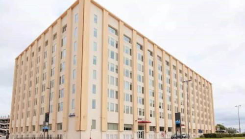 Beautiful Downtown Apartment with Pool, Laundry, Parking - Foto 2