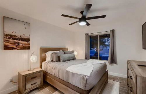 Peaceful Family Friendly 4 Bedroom Home with pool - Photo 7