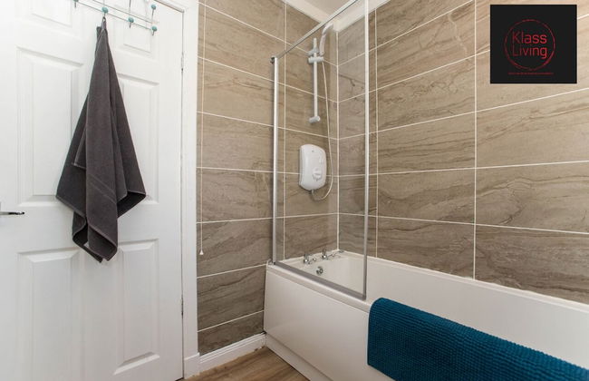 Two Bedroom House by Klass Living Serviced Accommodation Hamilton - Kenmar House With Parking & WiFi - Foto 16