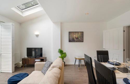 London 4-Bed in Coulsdon, 20 mins Gatwick, Parking - Foto 8