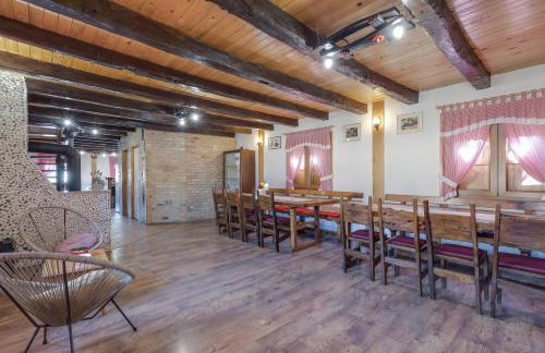 Rustic Cottage With Heated Pool - Happy Rentals - Foto 31