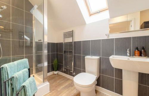 Stylish 3 Bed, 3 Bath, Garden & Drive for 2 cars - Foto 25