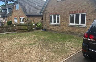 1 Bed Studio - Sleeps 2 - Smoking - Parking - Wifi - Foto 13