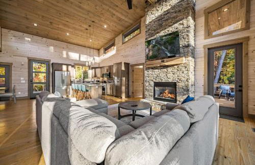 Honeysuckle Chalet - Luxe Mountain Chalet - Hot Tub, Wi-Fi, Pool Table, Party Deck, Fire Pit - 15 mins to Blue Ridge! - Foto 21