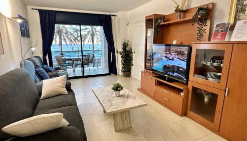 Calafell en primera linea de mar con piscina - Foto 4