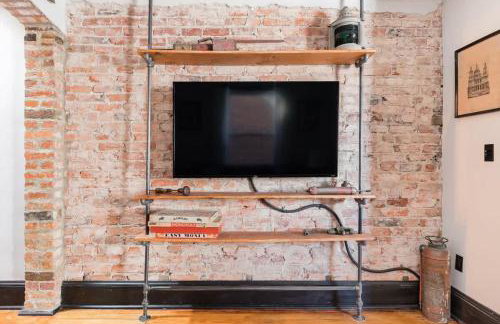 Industrial Loft Offers Historic Feel with Modern Amenities 3BR & 2BA #DCottage - Foto 17