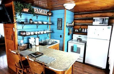 Charming Log Cabin in Tall Pines w Large Deck - Foto 4