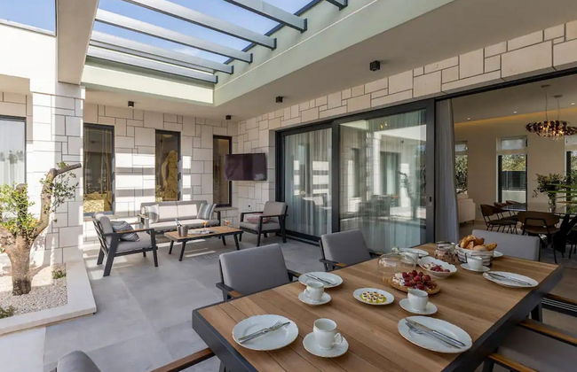 Sophisticated Oasis Residence Villa With Pool - Foto 15