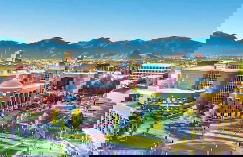 Vibrant Boho Family Home 3 Bed Pet Friendly UNR - Photo 20