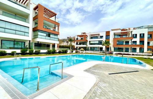 Luxury 3 Bedroom Apartment 300m from the Beach - Photo 29