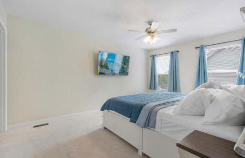 Modern 4BR Retreat with Free Parking in Prime CWE! - Foto 18