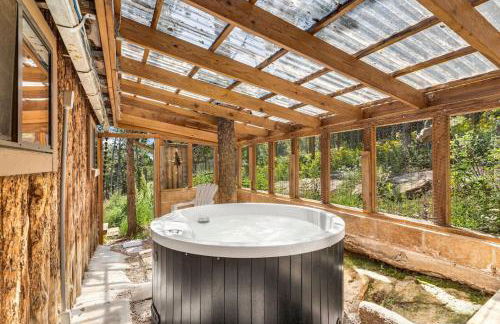 The Tyrolean Cabin. Panoramic Views. Hot Tub. - Photo 2