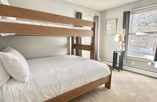 3 BR Private Pondside View New Reno [Moose Lodge] - Foto 37