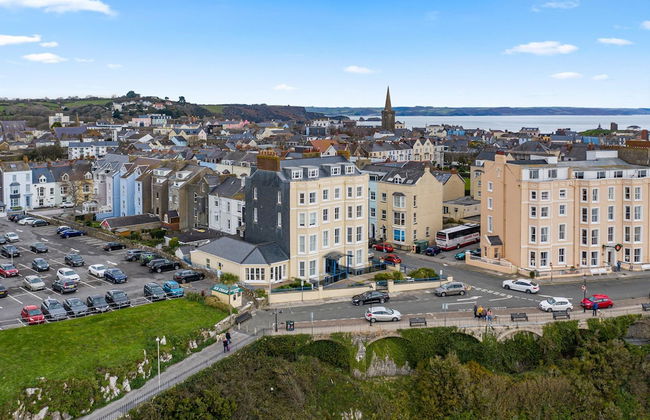 7 South Beach Court - Sea Front Apartment With Spectacular Sea Views - Photo 47