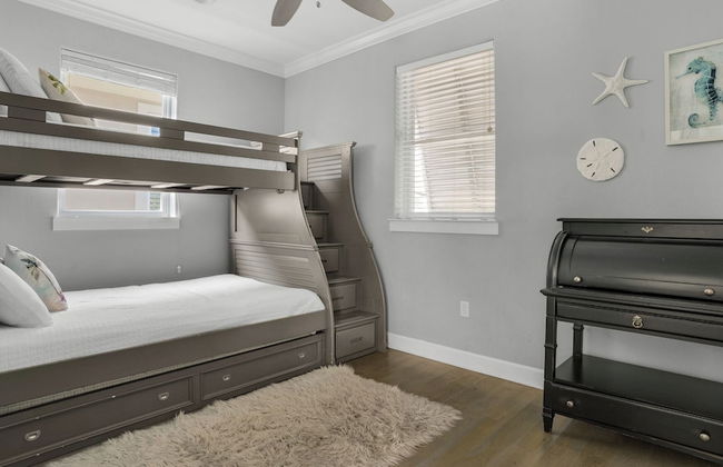 4BR Home, Private Pool, Steps From Beach, Minutes to Top Attractions - Foto 8