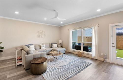 Stylish Townhouse with BBQ, Pool & Near Beach - Foto 17