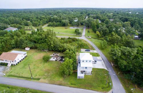 Modern Waveland Home with Deck - Walk to the Beach! - Foto 28