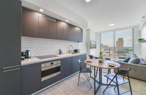 Stylish Stay in the Heart of Miami - Walk to Bayside & Bayfront Park - Foto 13