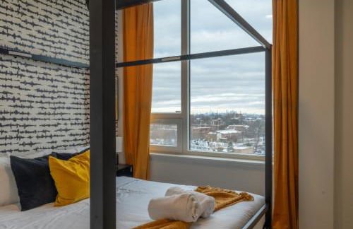 Bright and Bold Escape with NYC Views and Free Parking, Sleeps 9 and 2 Baths - Foto 14