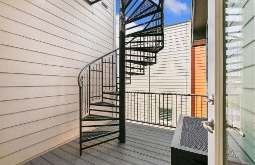 Contemporary Gem - Rooftop Deck & Private Hot Tub! - Foto 74