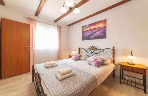 Serene Retreat Holiday Home With Pool - Foto 31