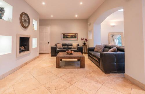 5BDR Luxe Villa By Torr Property Group Short Lets & Serviced Accommodation With Free Parking & River View Stratford-Upon-Avon - Foto 46