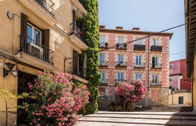 Cozy Urban Apt. Historic District - Sol - Photo 31