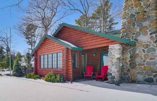 Steps to Lake Huron! Family Outdoorsy Getaway - Foto 1