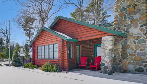 Steps to Lake Huron! Family Outdoorsy Getaway - Foto 1