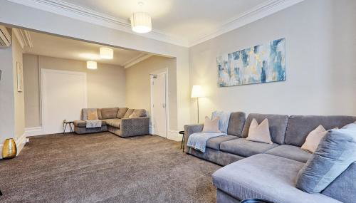 Spacious 5-Bedroom Home, Ideal for Long Stays & Team Accommodation - Foto 4