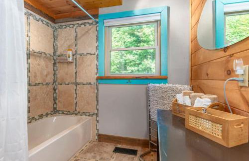 Secluded Cabin with Quality Furnishing and Hot Tub - Foto 26