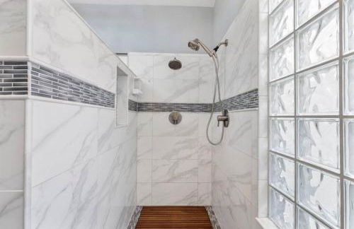 Sunkissed Private Pool 3BR Oasis w Outdoor Lounge - Foto 44