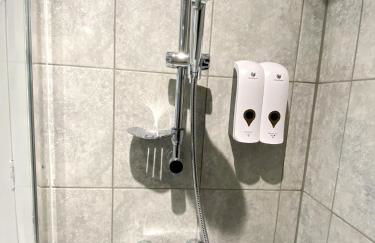 Apartment with a Private Garden and Modern kitchen - Foto 18