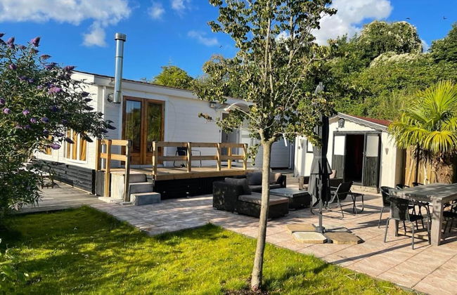 Idyllic Holiday Home in Ooltgensplaat on the Water - Foto 1