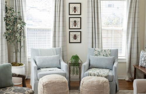 Whimsical Bluebird Cottage Hot Tub Patio Pet Friendly Central Location - Foto 23