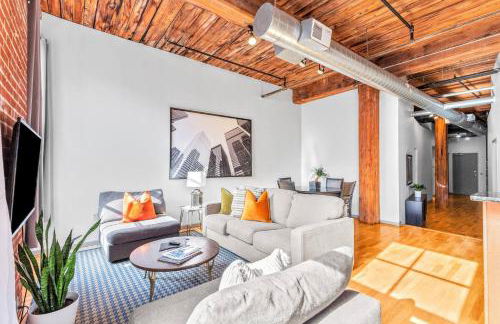 Celebrate the Season in a Trendy STL Loft 4D - Foto 16