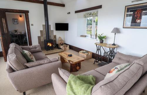 Swallow's Nest - Photo 3