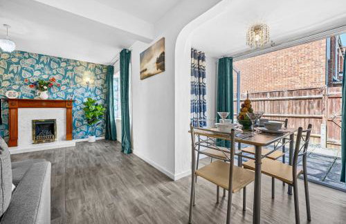 Cozy 3 bedroom house with free parking and near hospital - Foto 14