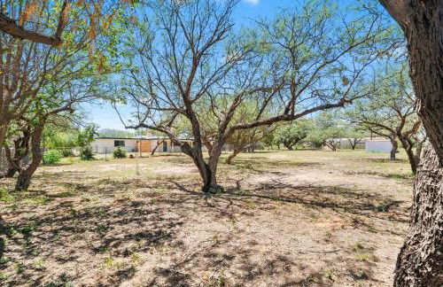 l NEW l 5BR 3BTH Large and Modern Home l Central LOC l 1 ACRE lot - Foto 50