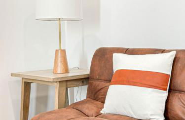 Modern 2-Bedroom Gem Close to Beverly Hills - DOH2 - Photo 14