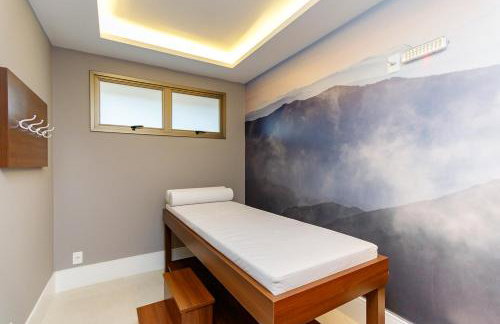 Luxuoso Apt Batel - 4 Minutos do Shopping Pátio Batel c/ Garagem, Piscina, Sauna e Academia - Foto 14