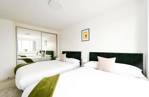 Swan's Place - Large 4bed home, Sleeps 9, Parking x2 & Games room - Foto 7