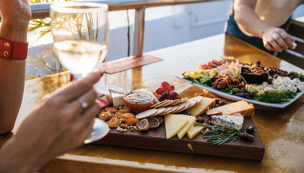 Charles Darwin Sunset Cruise - Foto 3