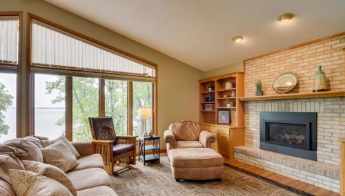 Sandy Beach Family Getaway with Fire Pit and Deck! - Foto 3